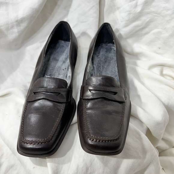 Causal Corners Flat Loafer Color Brown Size 7 1/2 M,  New Shoe Removed Peeling. - Picture 2 of 13